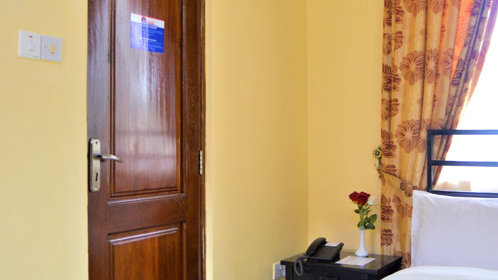 rooms-single-standard