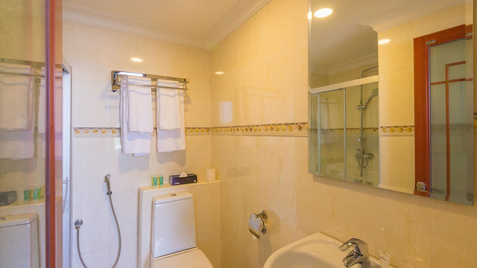 rooms-double-superior-city-view