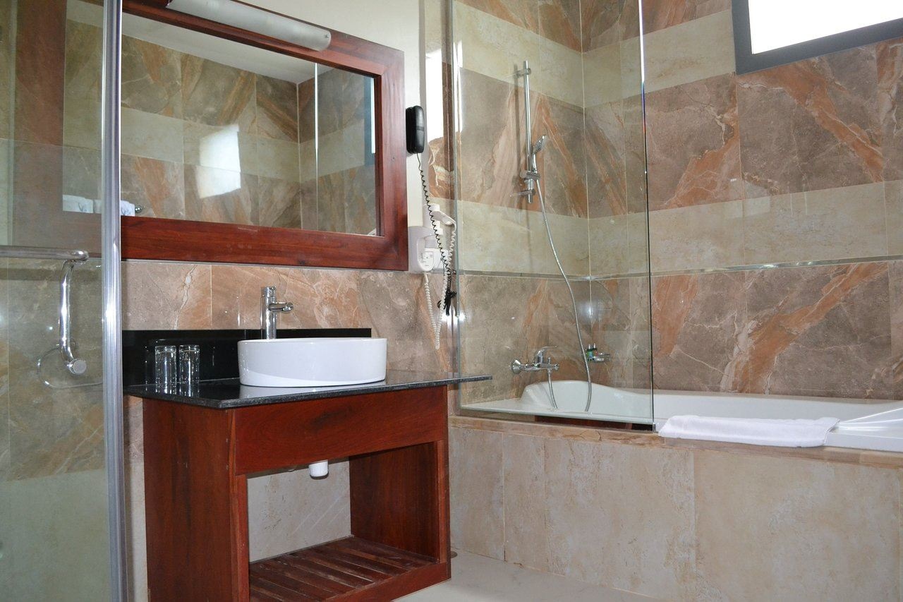 rooms-2-bedroom-garden-villa