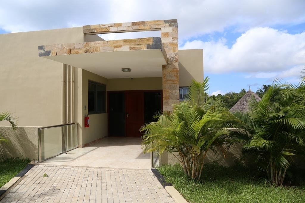 rooms-3-bedroom-villa-poolview