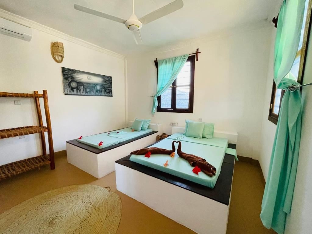 rooms-standard-double-or-twin