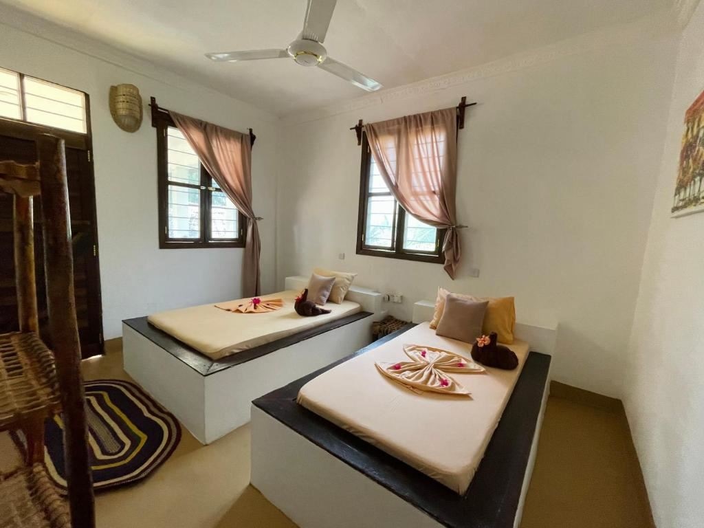 rooms-standard-double-or-twin