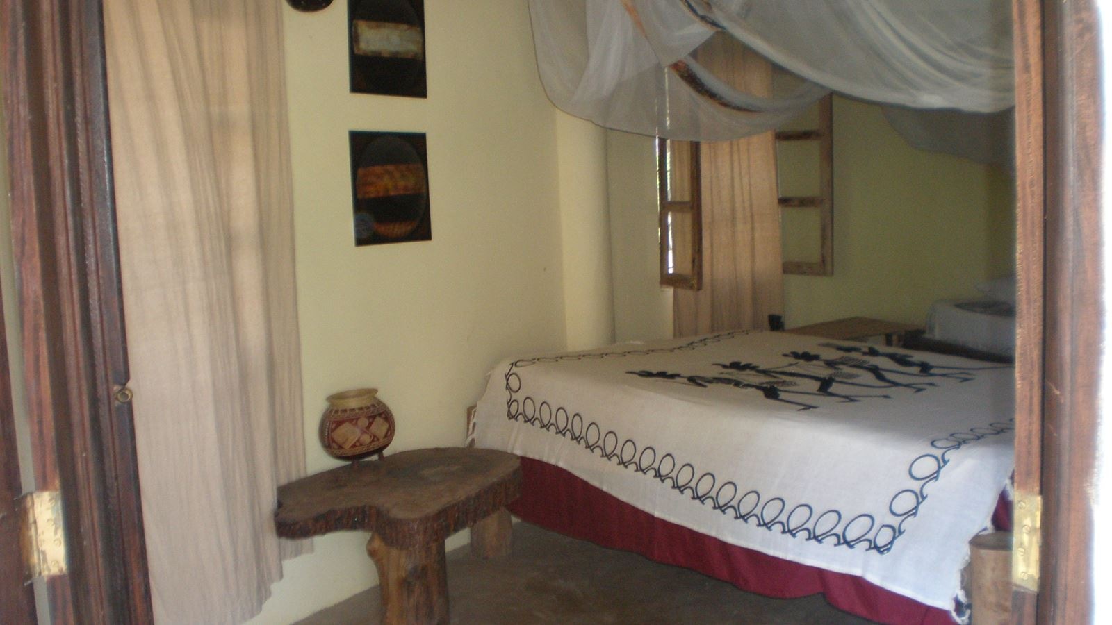 rooms-deluxe-room-non-ac