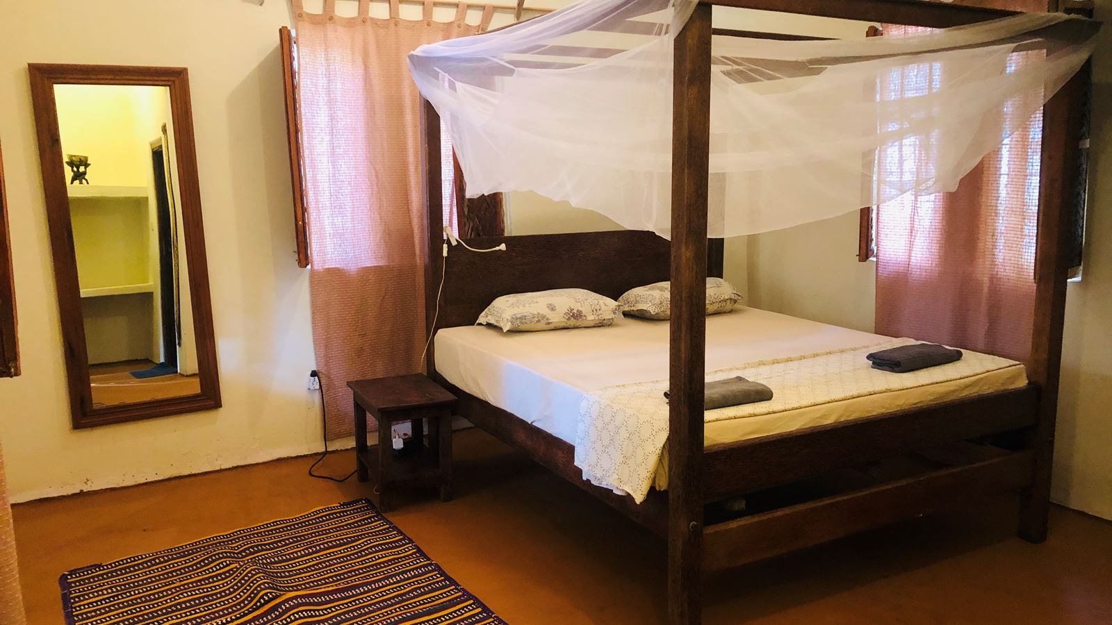 rooms-deluxe-room-non-ac