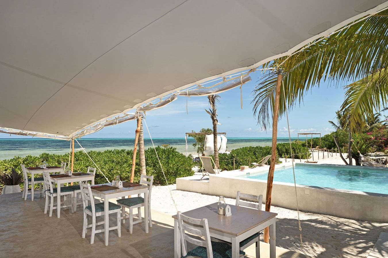 restaurants-sharazād-beach-restaurant