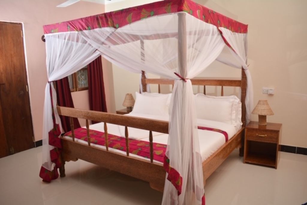 rooms-deluxe-king-room