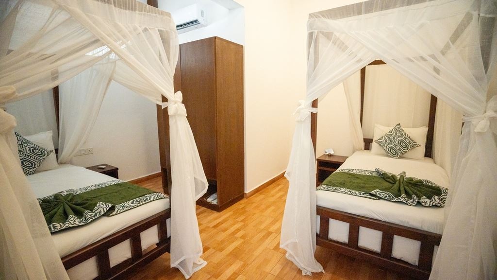 rooms-deluxe-ocean-suite