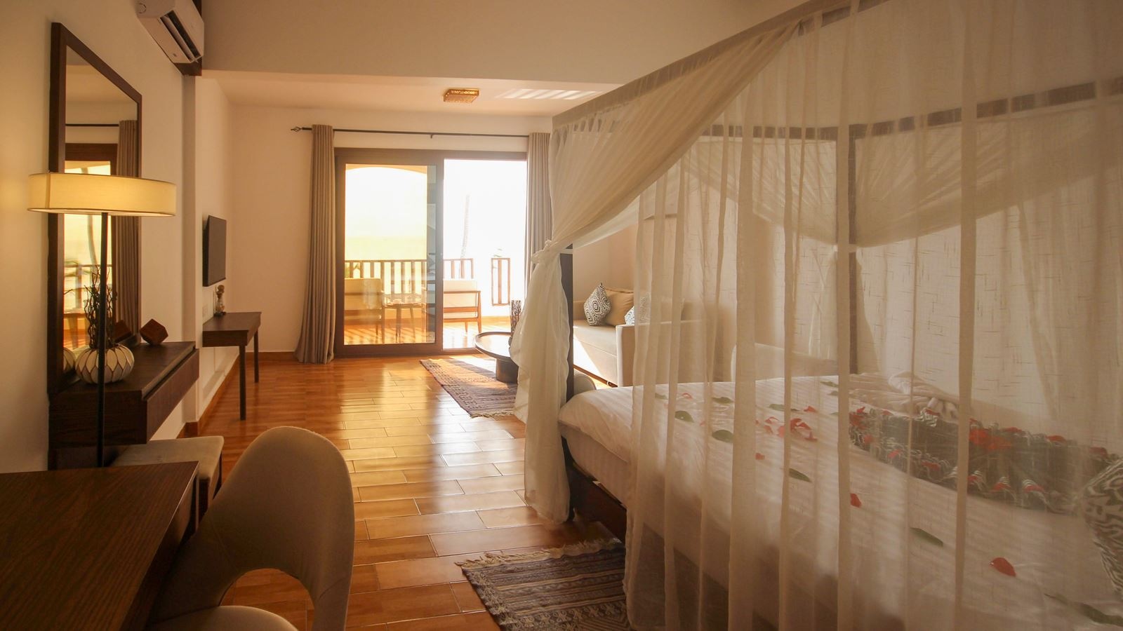 rooms-deluxe-ocean-suite