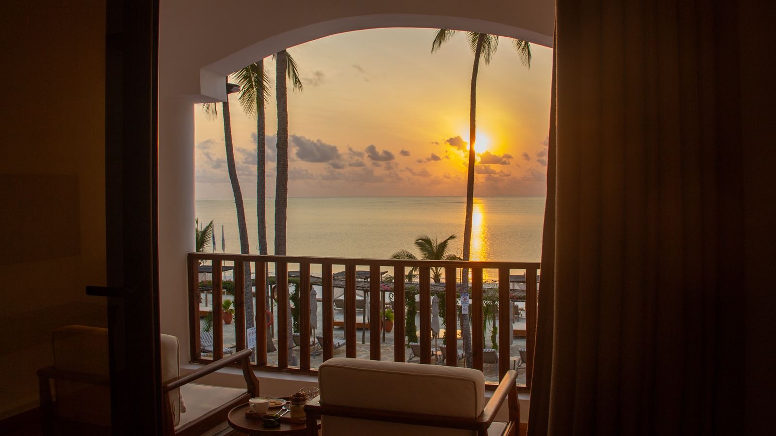 rooms-deluxe-ocean-suite