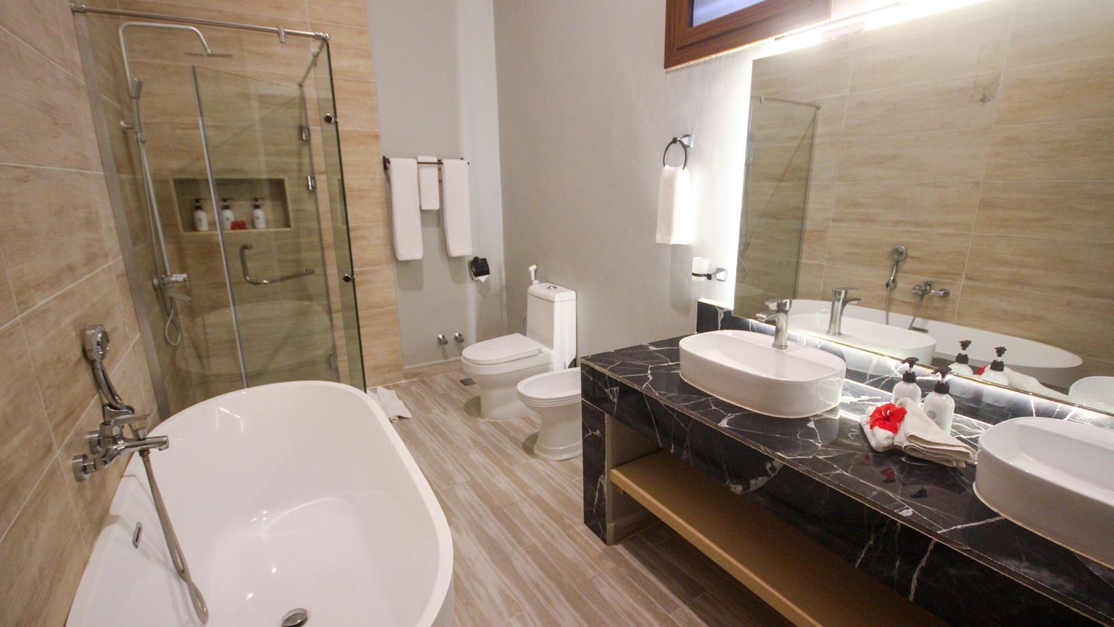 rooms-deluxe-ocean-suite