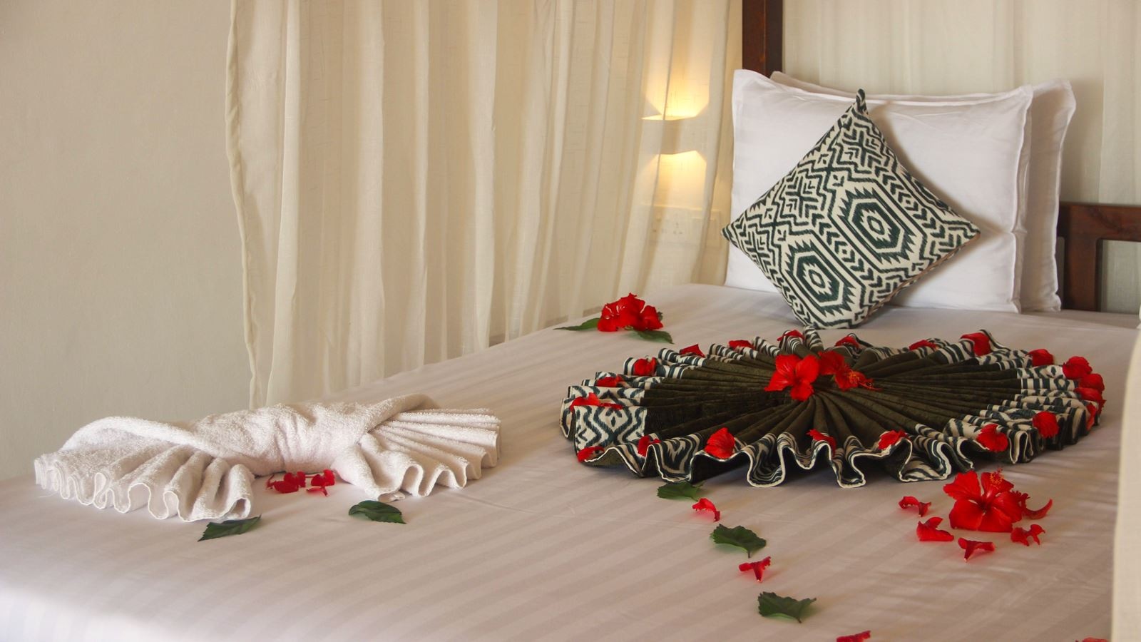 rooms-deluxe-ocean-suite