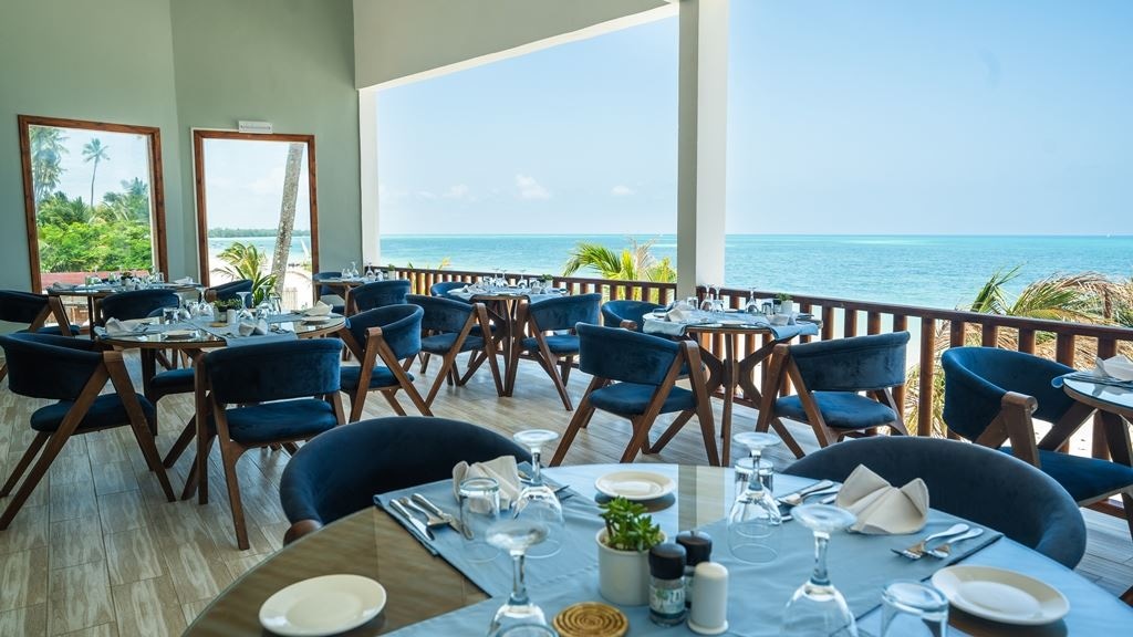 restaurants-blue-waves-restaurant