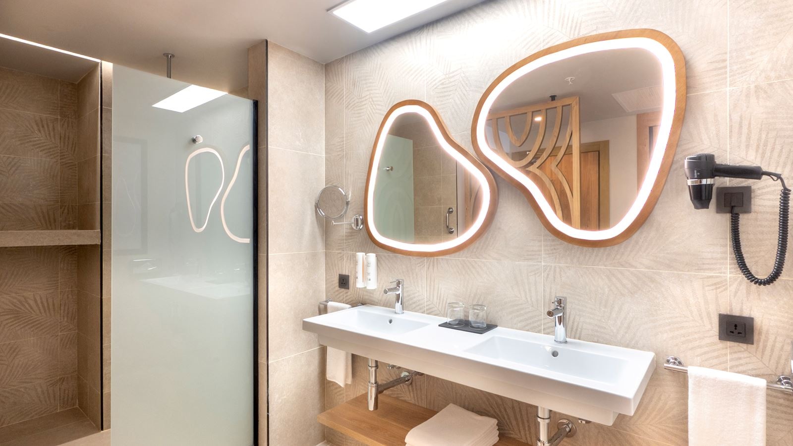 rooms-junior-suite-lateral-sea-view