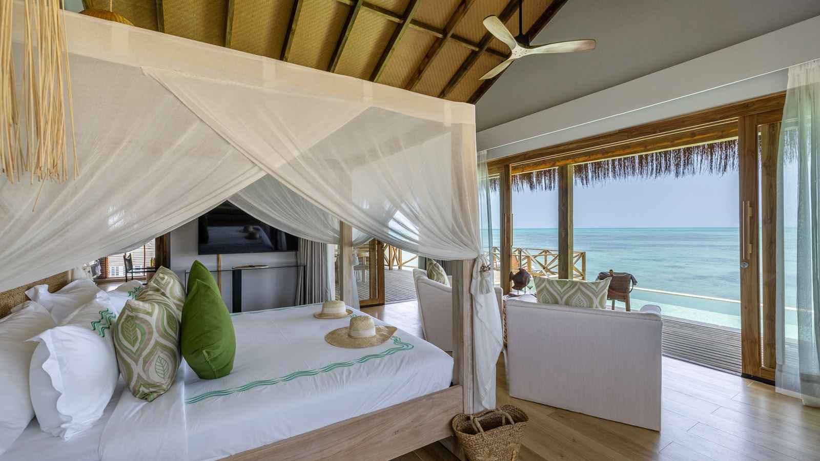rooms-lagoon-suite