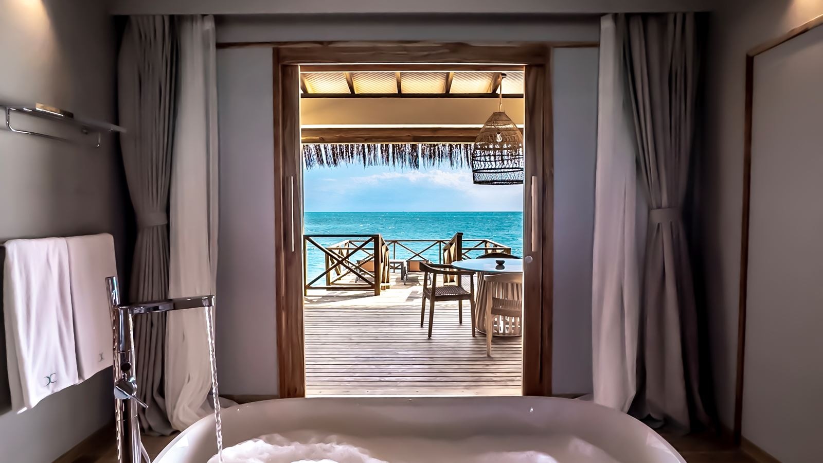 rooms-lagoon-suite