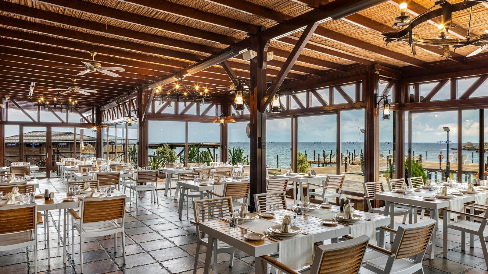 restaurants-blue-sea-balik-restaurant