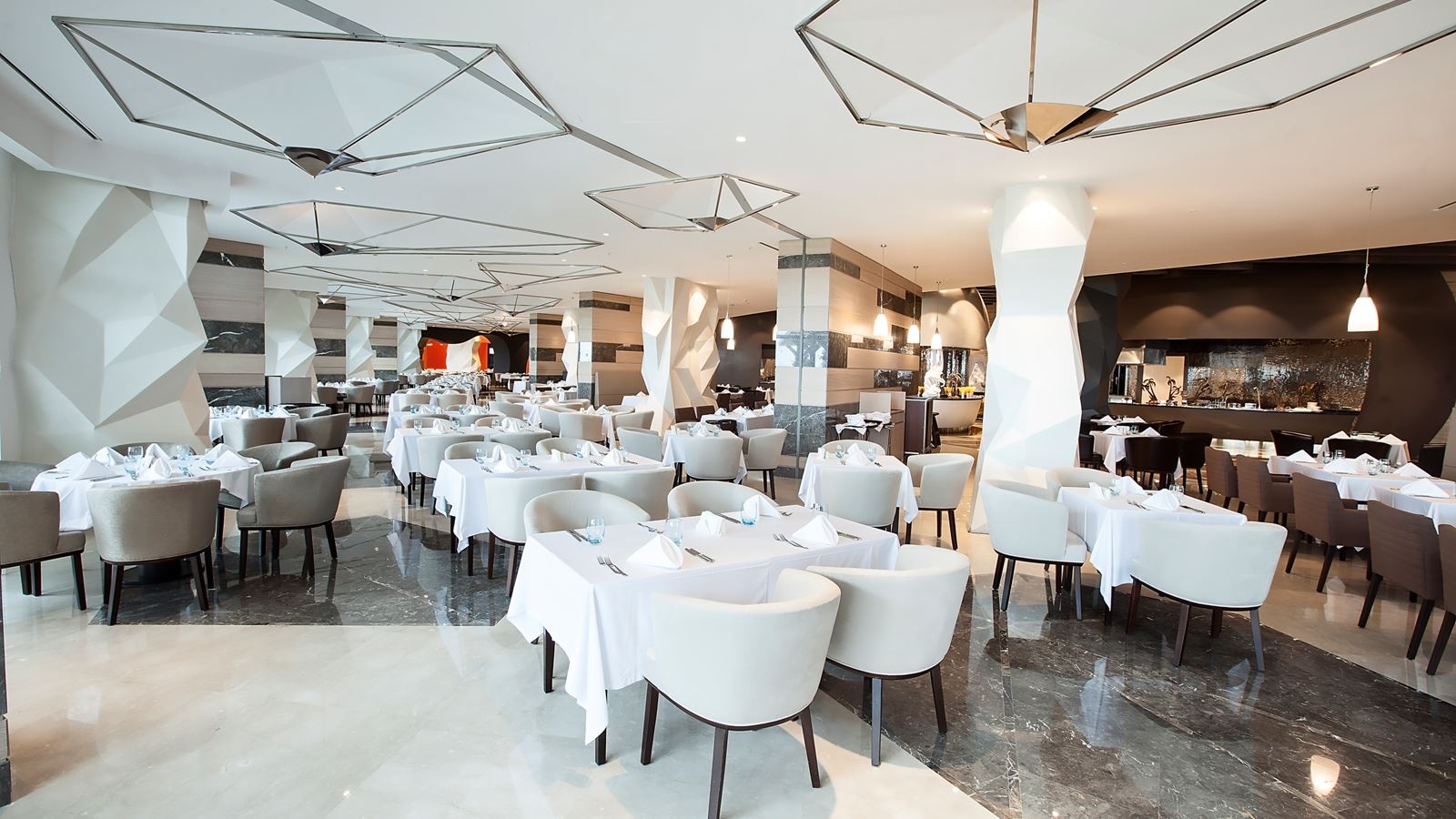 restaurants-reflection--restaurant