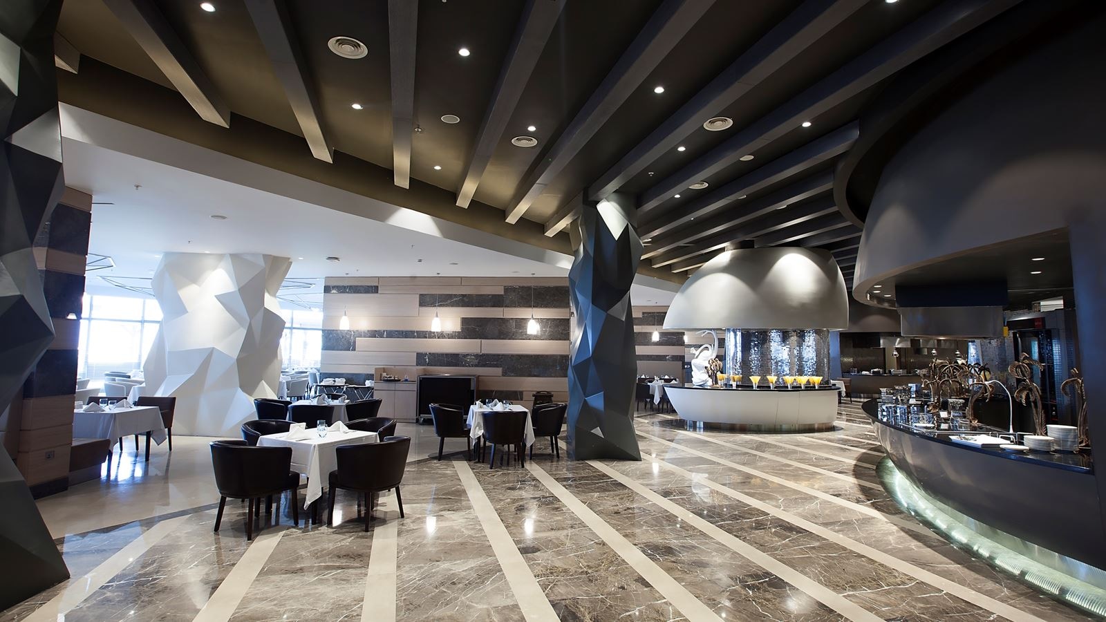 restaurants-reflection--restaurant