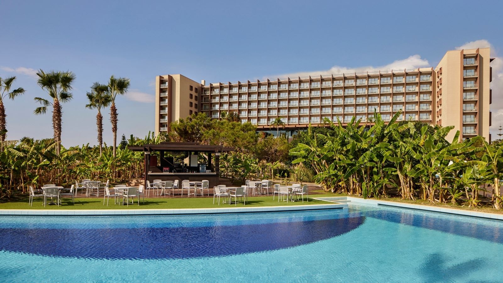 bars-tropic-pool-bar