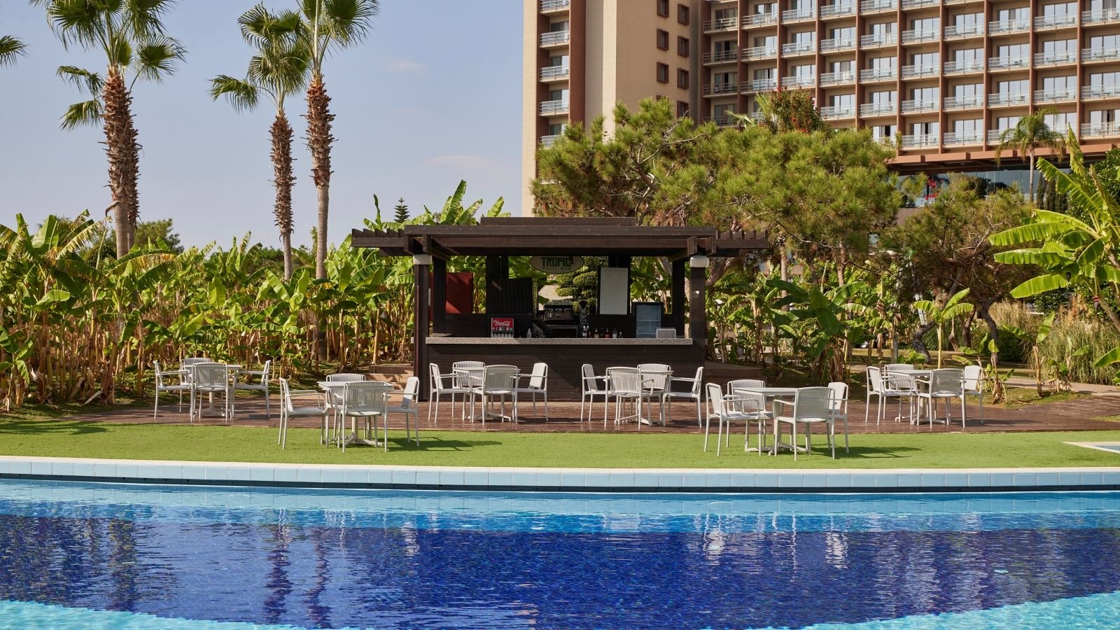 bars-tropic-pool-bar