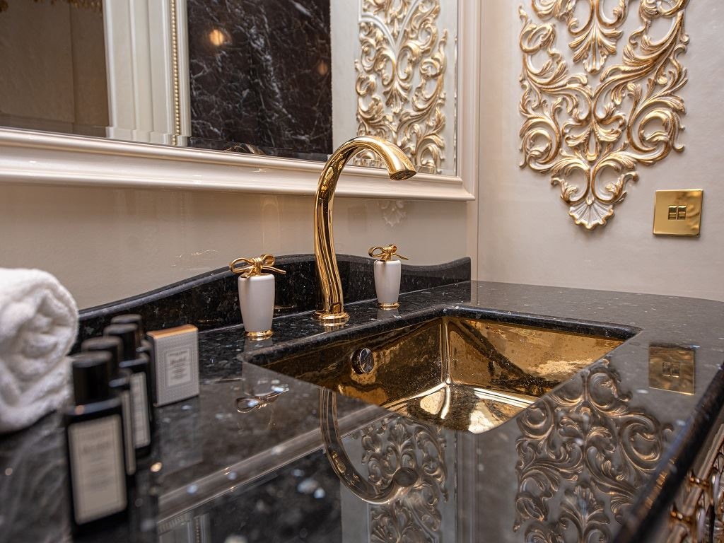 rooms-royal-suite-oda