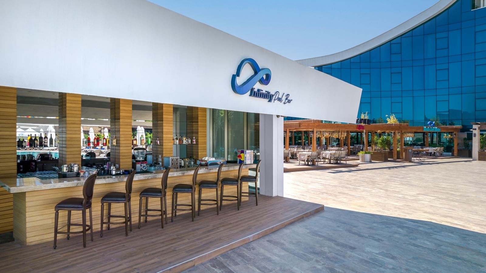 bars-infinity-pool-bar
