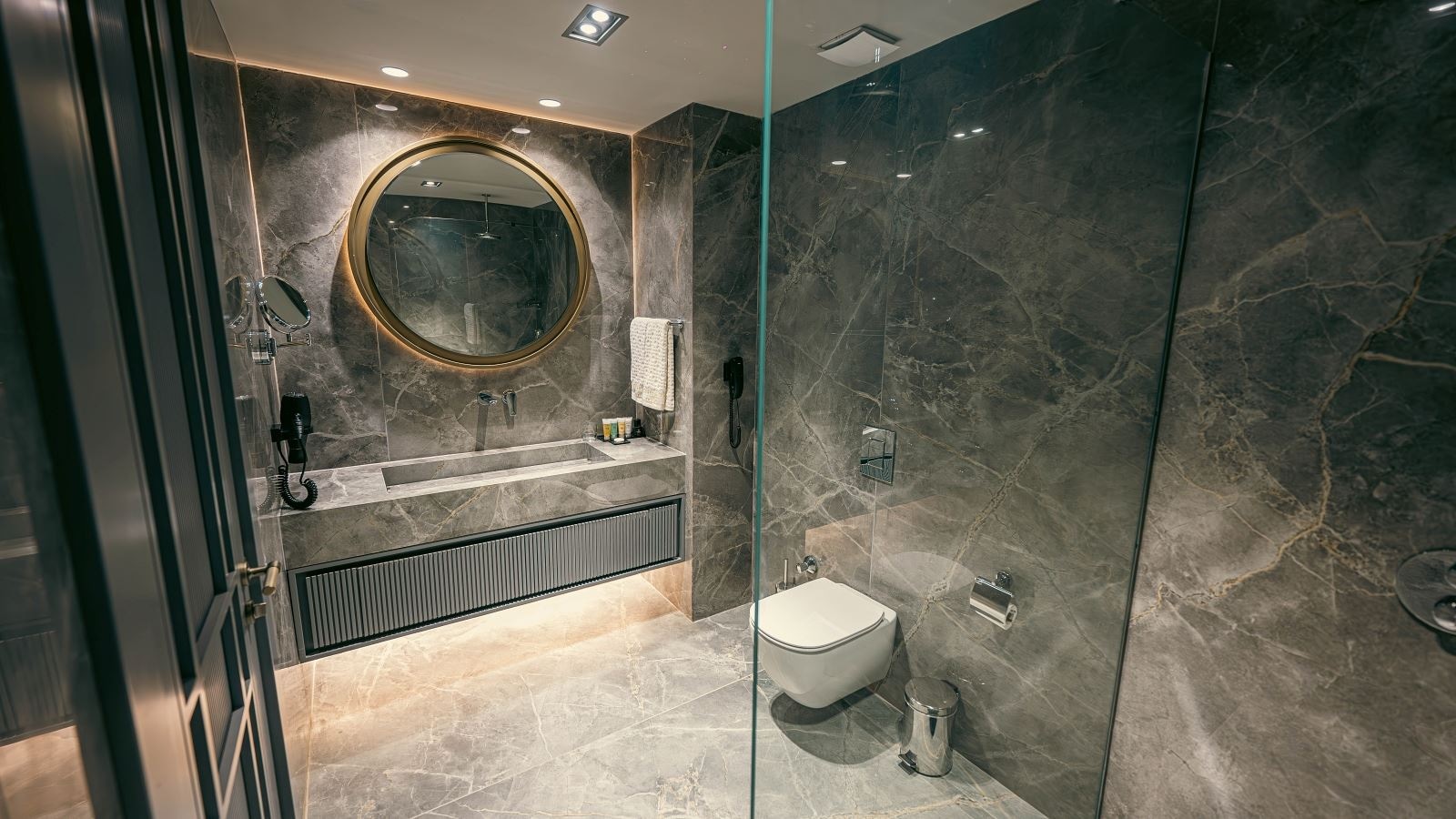 rooms-deluxe-kara-manzarali-oda