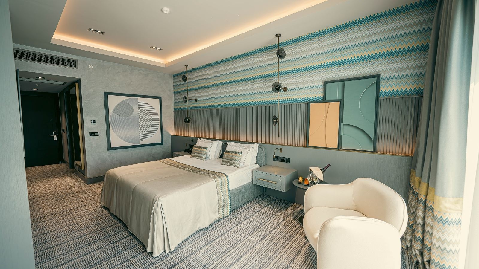 rooms-deluxe-kara-manzarali-oda