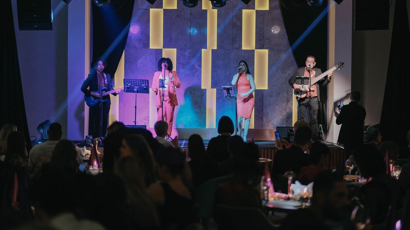 restaurants-club-lounge