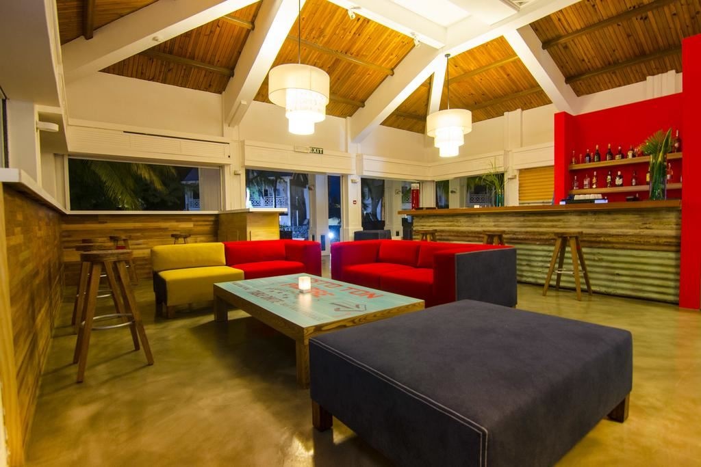 bars-main-bar-and-lounge