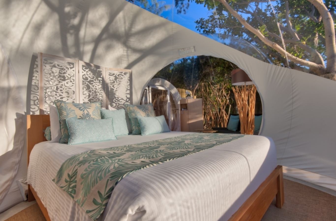 rooms-lake-and-sea-view-bubble