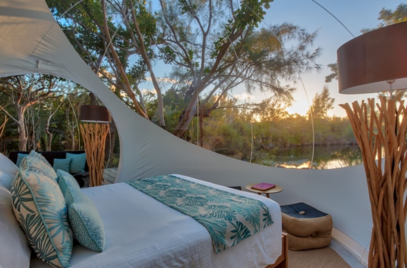 rooms-lake-and-sea-view-bubble