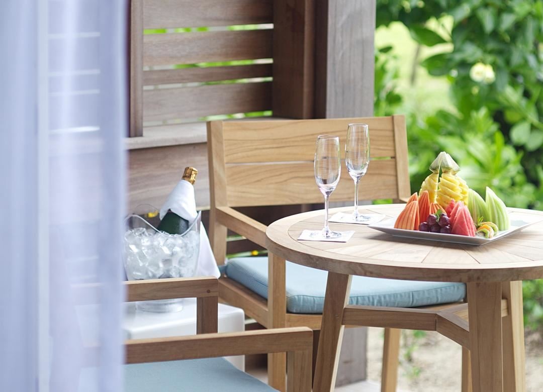 rooms-junior-suites-poolaccess