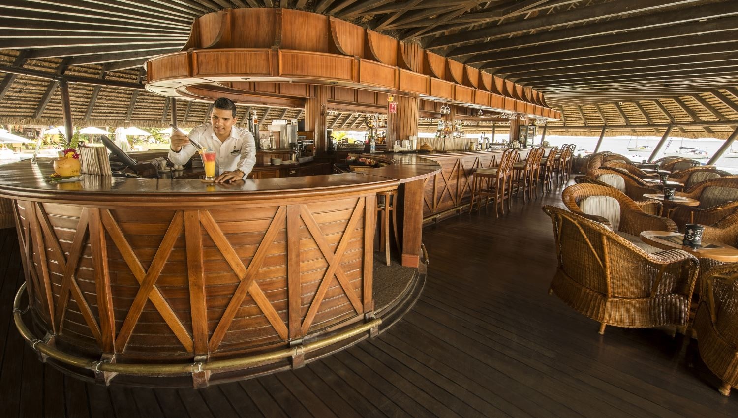 restaurants-quarter-deck-bar