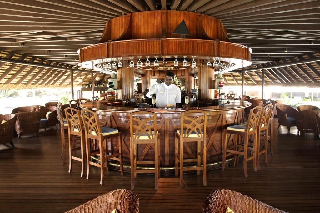 restaurants-quarter-deck-bar