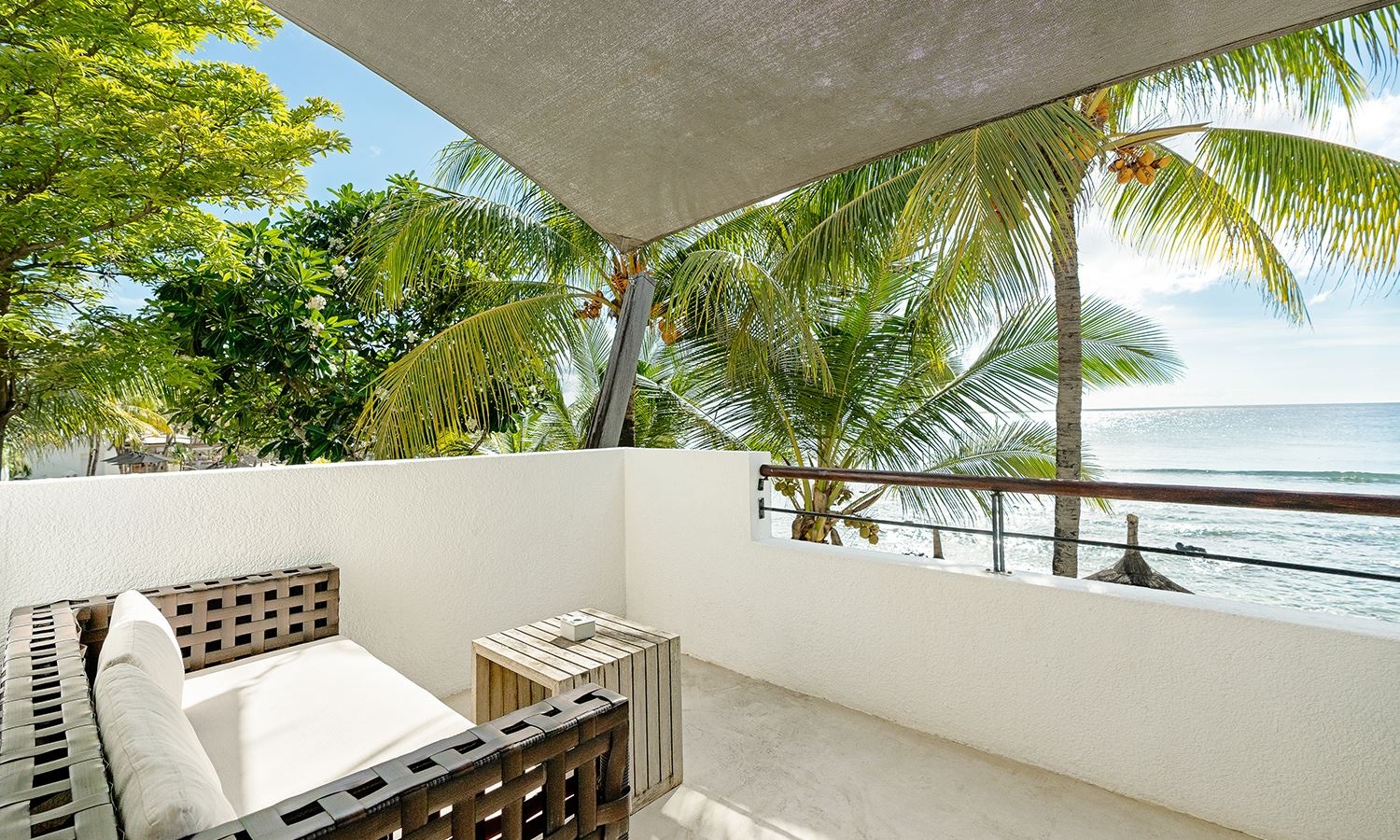 rooms-couple-deluxe-beachfront