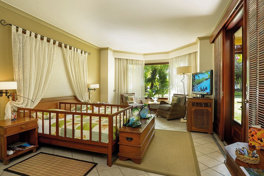rooms-two-bedroom-senior--family-suite-beachfront