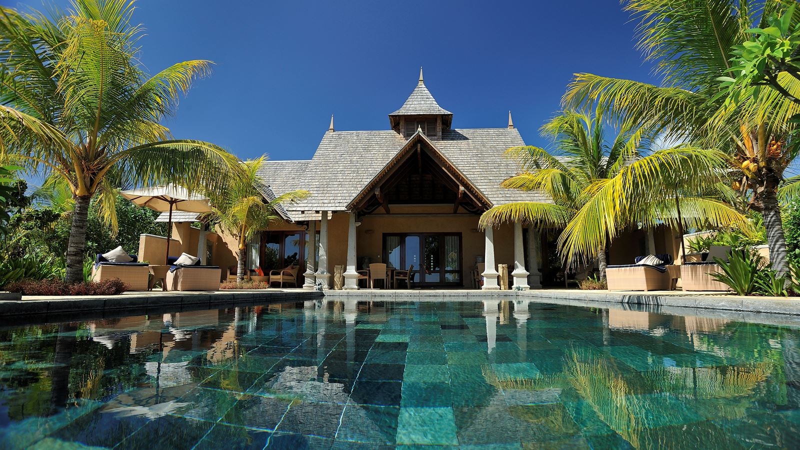 rooms-presidential-suite-pool-villa
