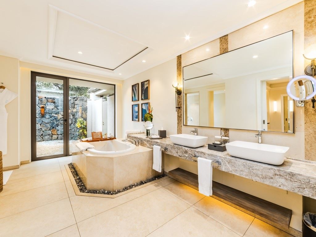 rooms-luxury-suite-pool-villa