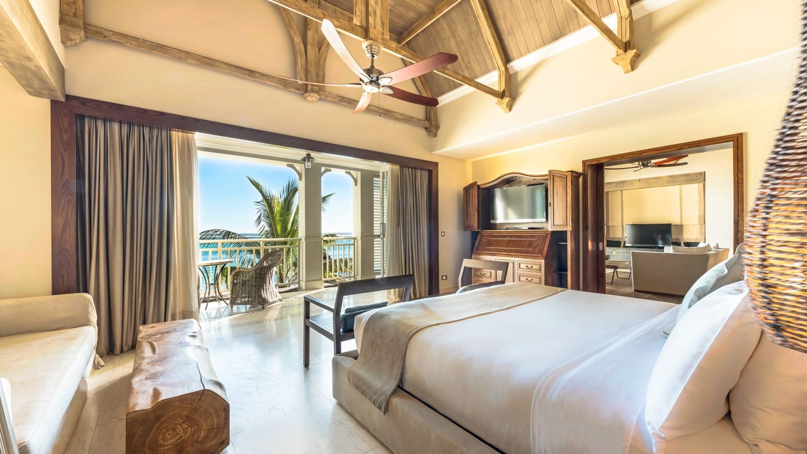 rooms-peninsula-balcony-suite