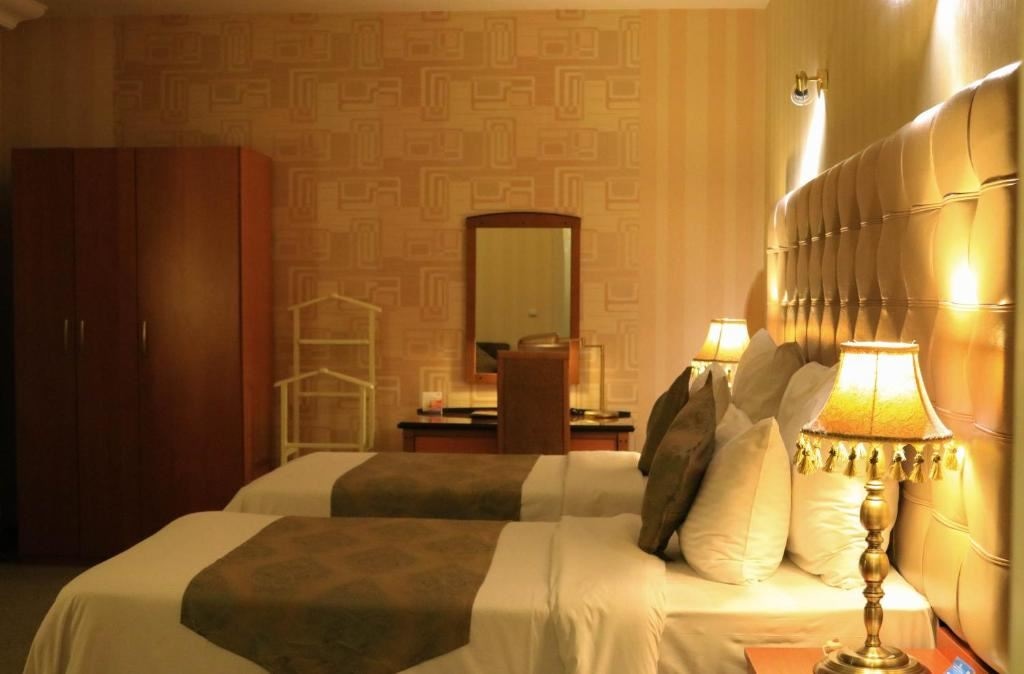 rooms-deluxe-room