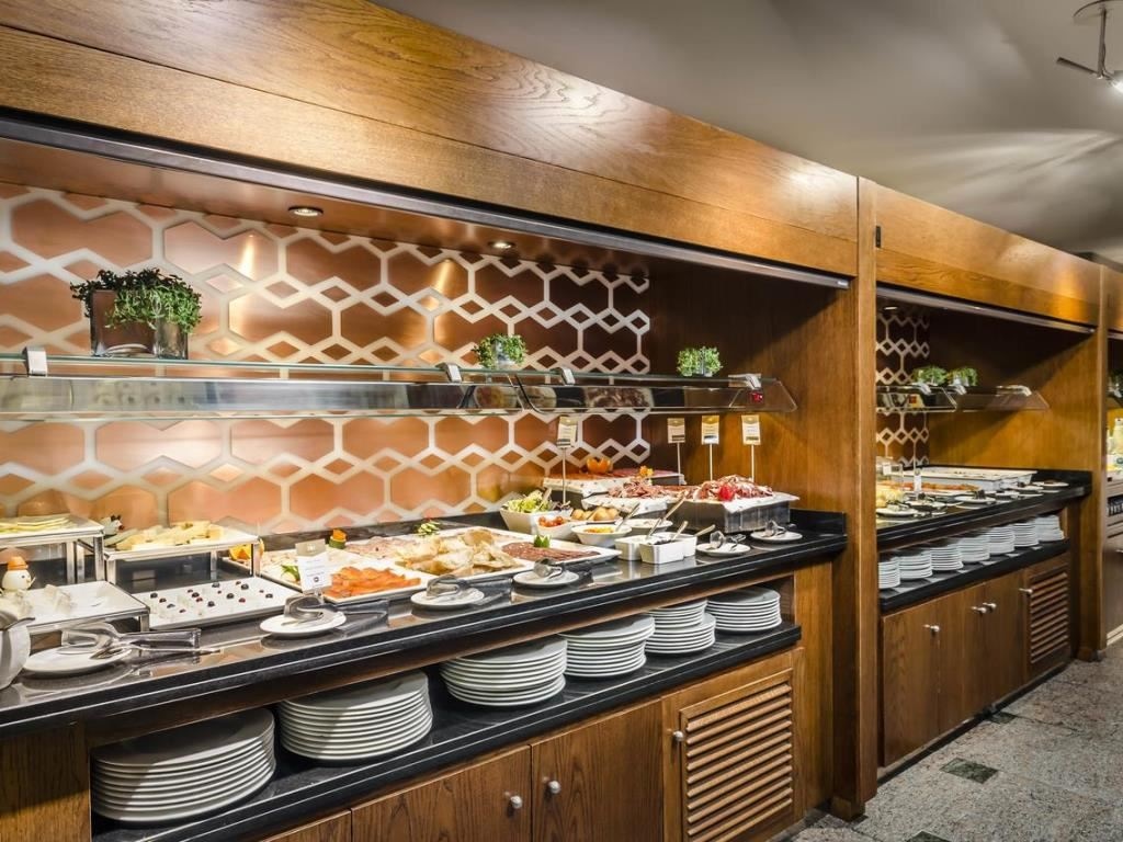 restaurants-restaurant