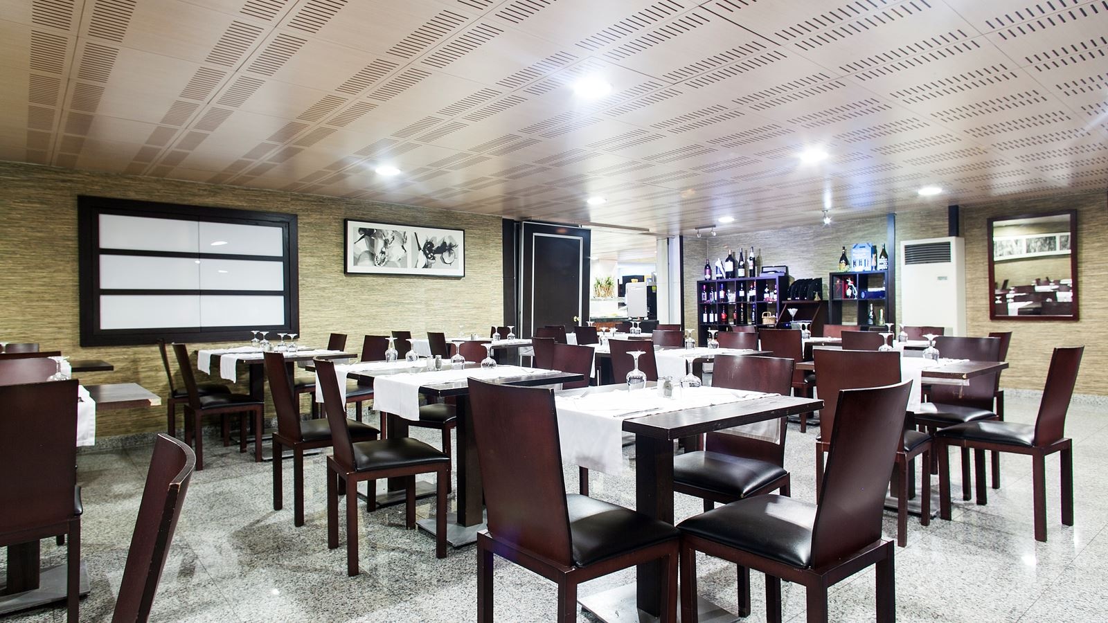 restaurants-restaurant