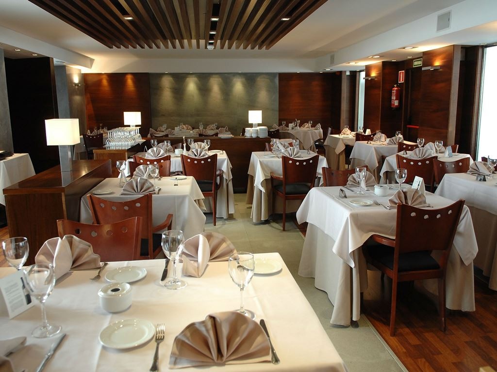 restaurants-restaurant