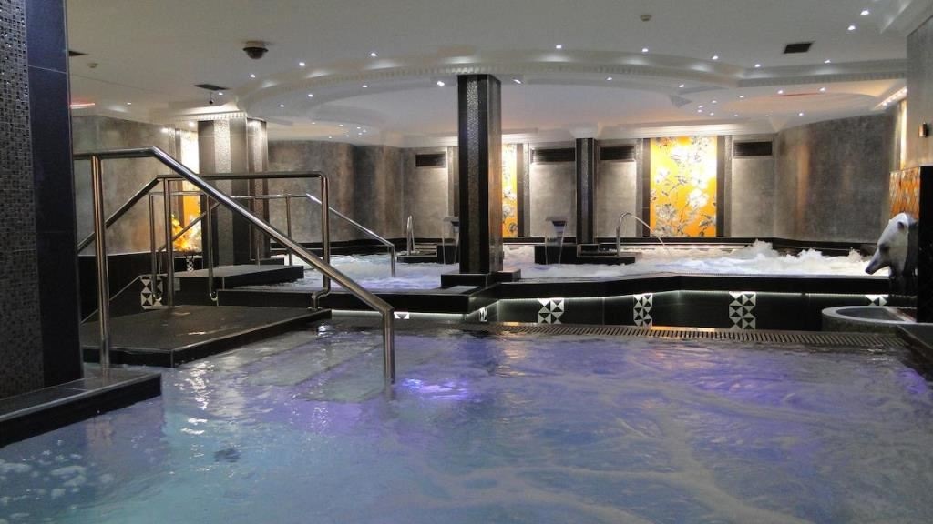 pools-indoor-pool