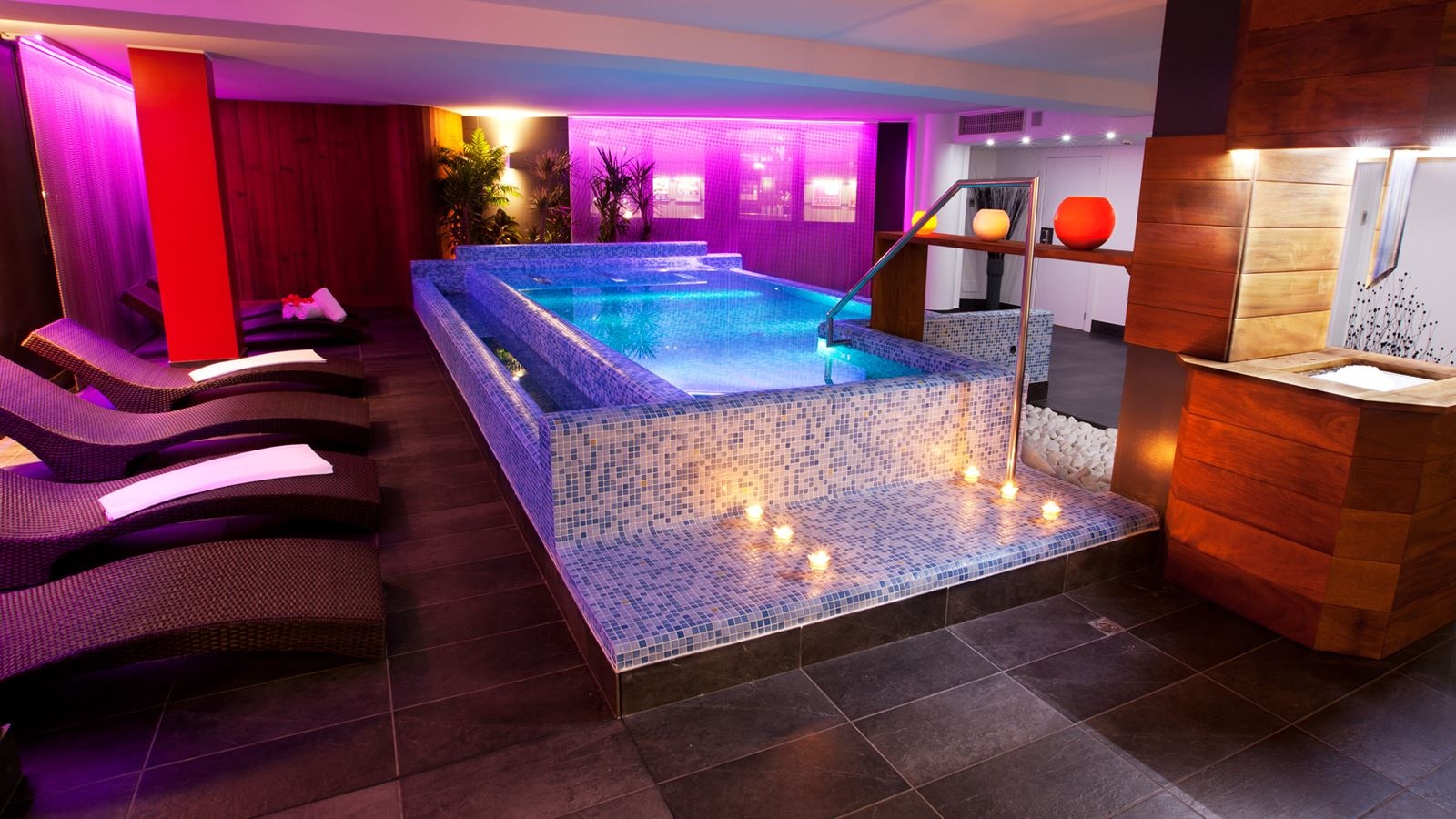 pools-indoor-pool