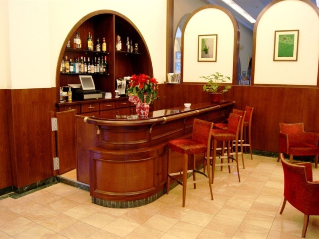 bars-main-bar