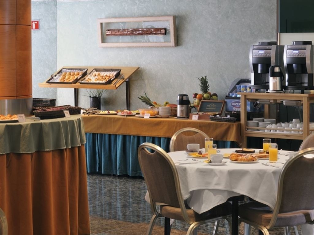 restaurants-restaurant