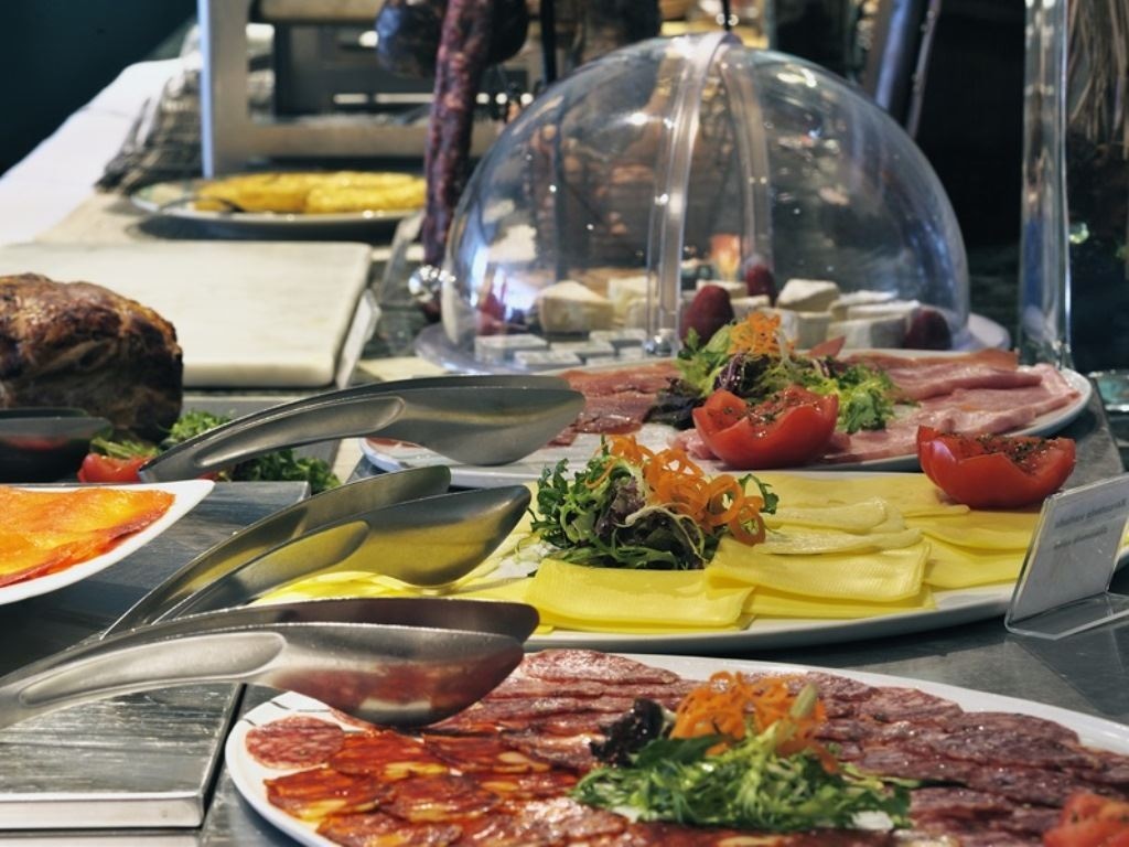 restaurants-restaurant