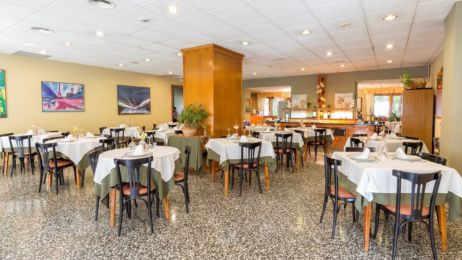 restaurants-restaurant